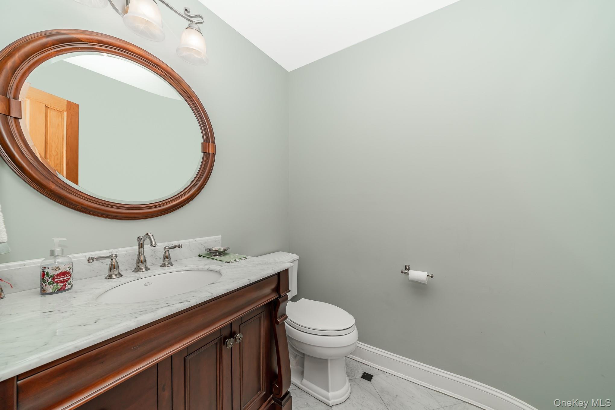 West Islip, New York, 11795, United States, 5 Bedrooms Bedrooms, ,5 BathroomsBathrooms,Residential,For Sale,1943882