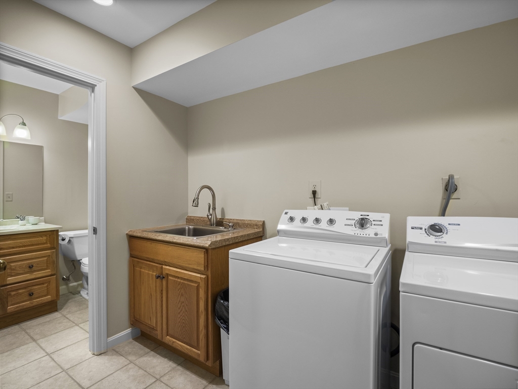 Worcester, Massachusetts, 01609, United States, 3 Bedrooms Bedrooms, ,4 BathroomsBathrooms,Residential,For Sale,1970257