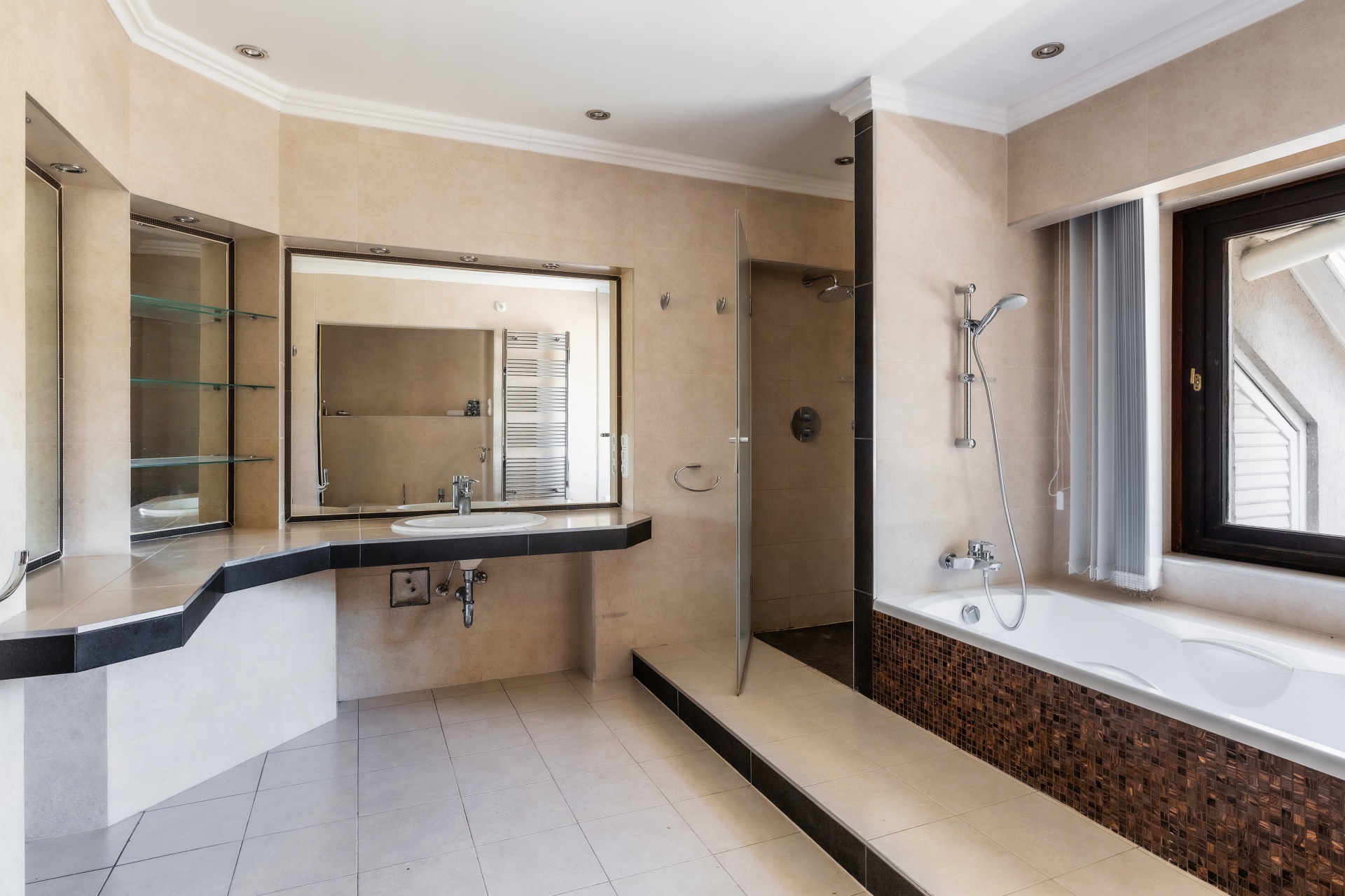  Prestigious Semi-Detached Villa with Pool in Budapest’s Exclusive Buda Hills - 物件實景