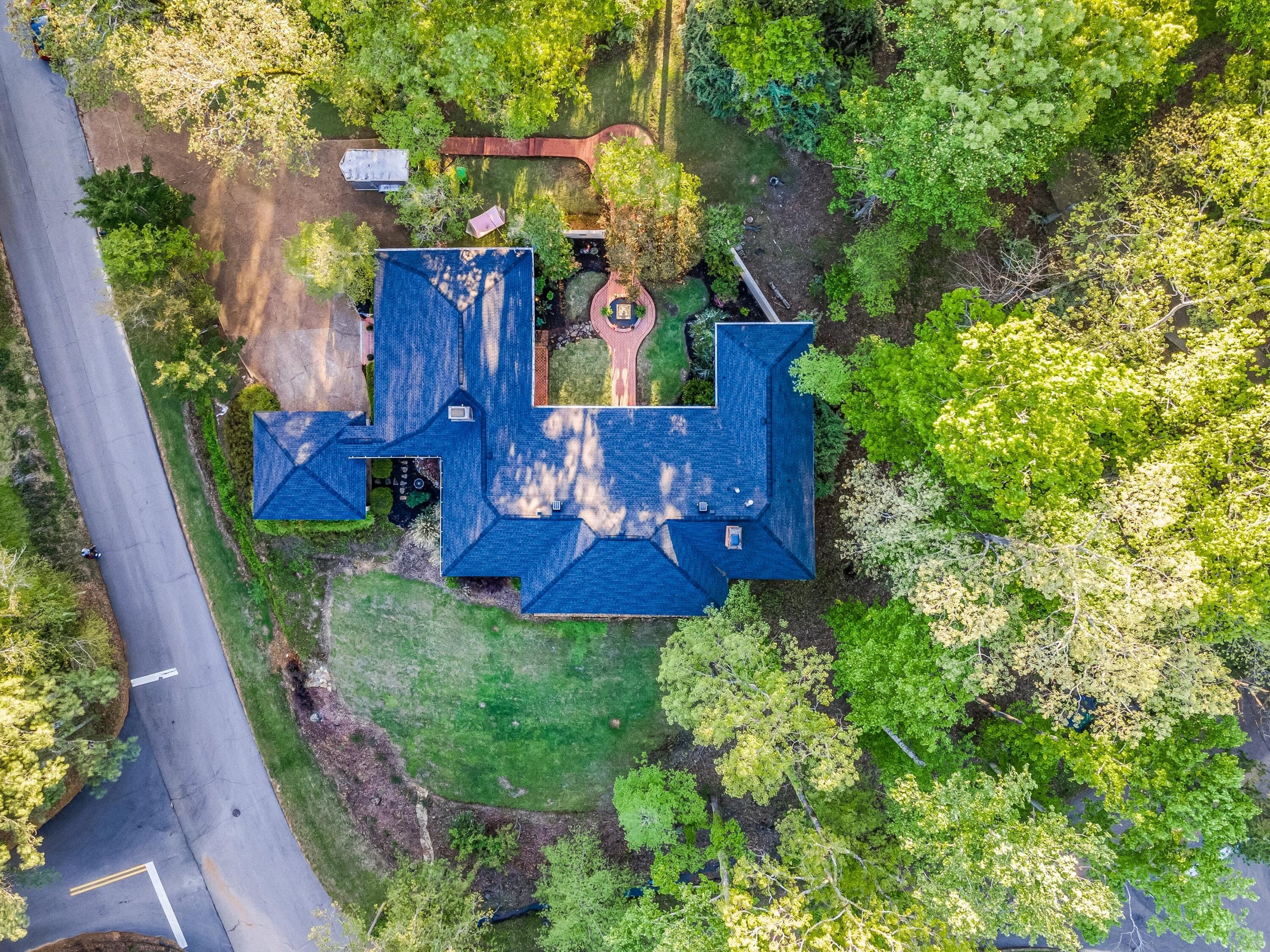 Columbus, Mississippi, 39705, United States, 4 Bedrooms Bedrooms, ,4 BathroomsBathrooms,Residential,For Sale,1976327