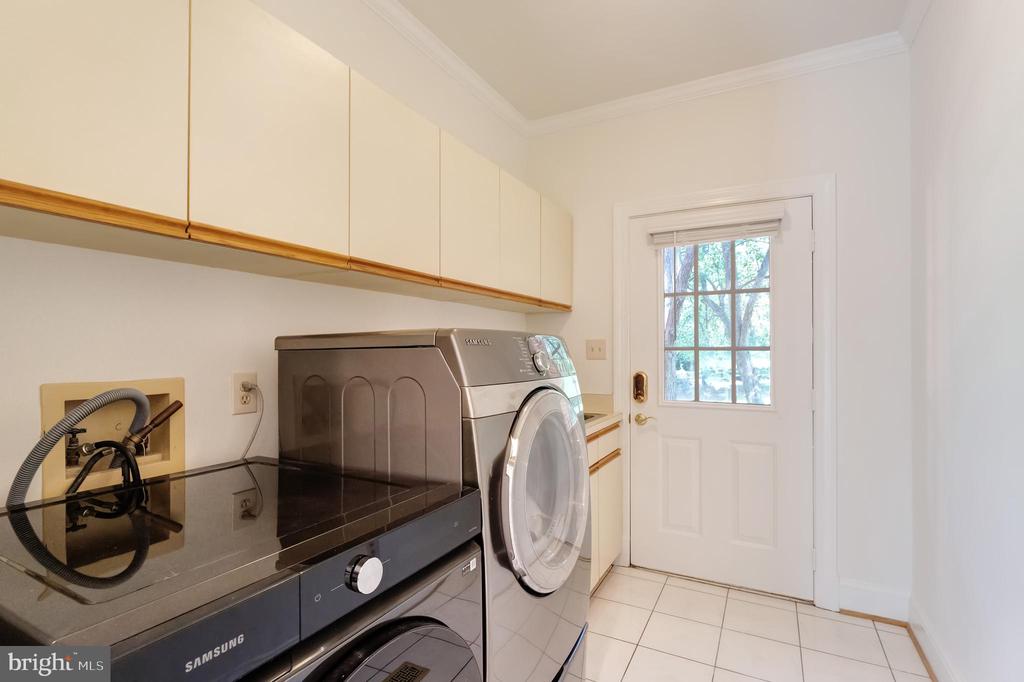 Great Falls, Virginia, 22066, United States, 5 Bedrooms Bedrooms, ,5 BathroomsBathrooms,Residential,For Sale,1900616