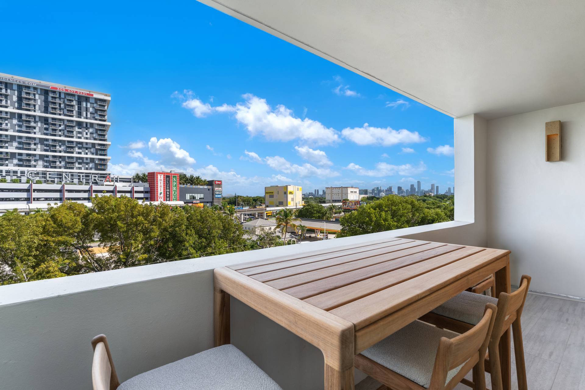  2740 SW 28th Terrace, Miami, FL, 33133 - 物件實景