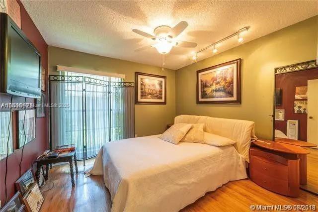 Hollywood, Florida, 33021, United States, 3 Bedrooms Bedrooms, ,3 BathroomsBathrooms,Residential,For Sale,1913231