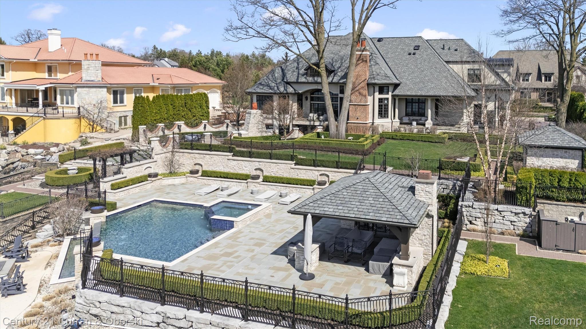 Northville, Michigan, 48168, United States, 4 Bedrooms Bedrooms, ,7 BathroomsBathrooms,Residential,For Sale,2038864