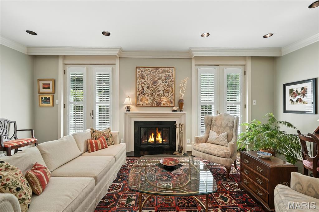 St Louis, Missouri, 63108, United States, 4 Bedrooms Bedrooms, ,5 BathroomsBathrooms,Residential,For Sale,1941664