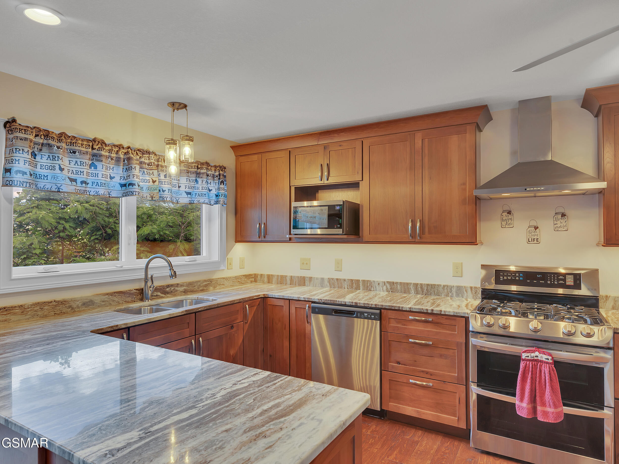 Gatlinburg, Tennessee, 37738, United States, 3 Bedrooms Bedrooms, ,4 BathroomsBathrooms,Residential,For Sale,1979839