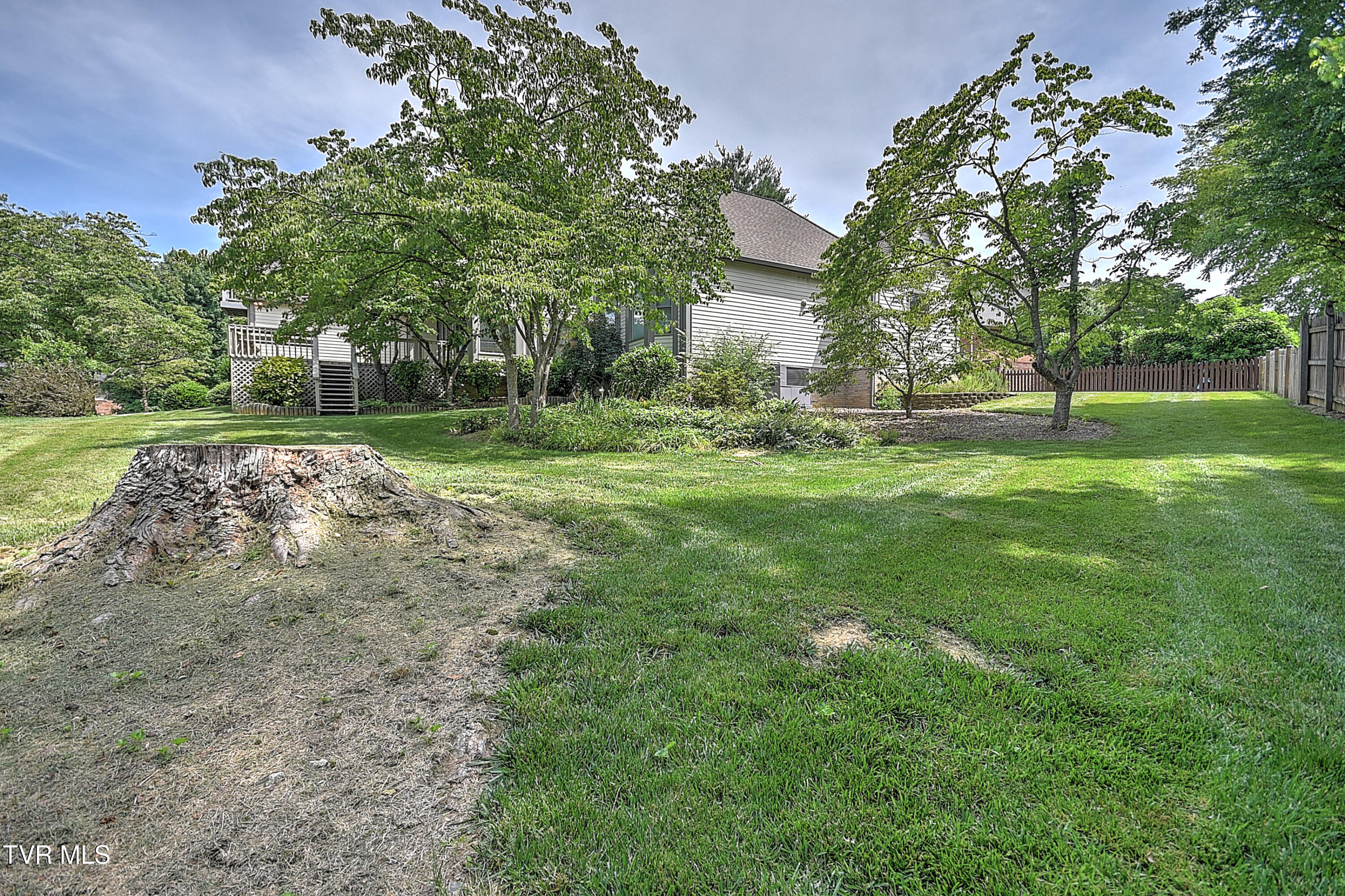 Johnson City, Tennessee, 37604, United States, 4 Bedrooms Bedrooms, ,3 BathroomsBathrooms,Residential,For Sale,1870775