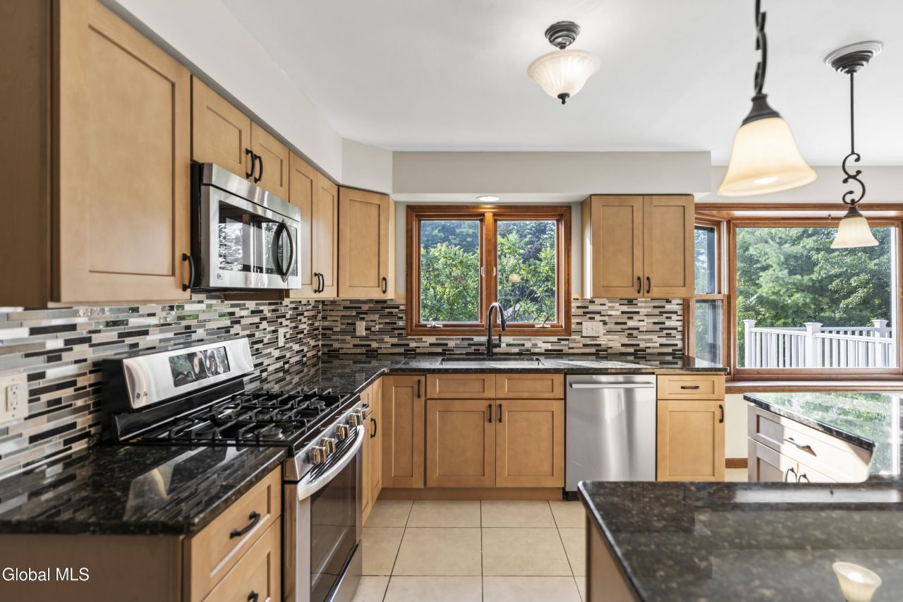Niskayuna, New York, 12309, United States, 6 Bedrooms Bedrooms, ,4 BathroomsBathrooms,Residential,For Sale,1906999