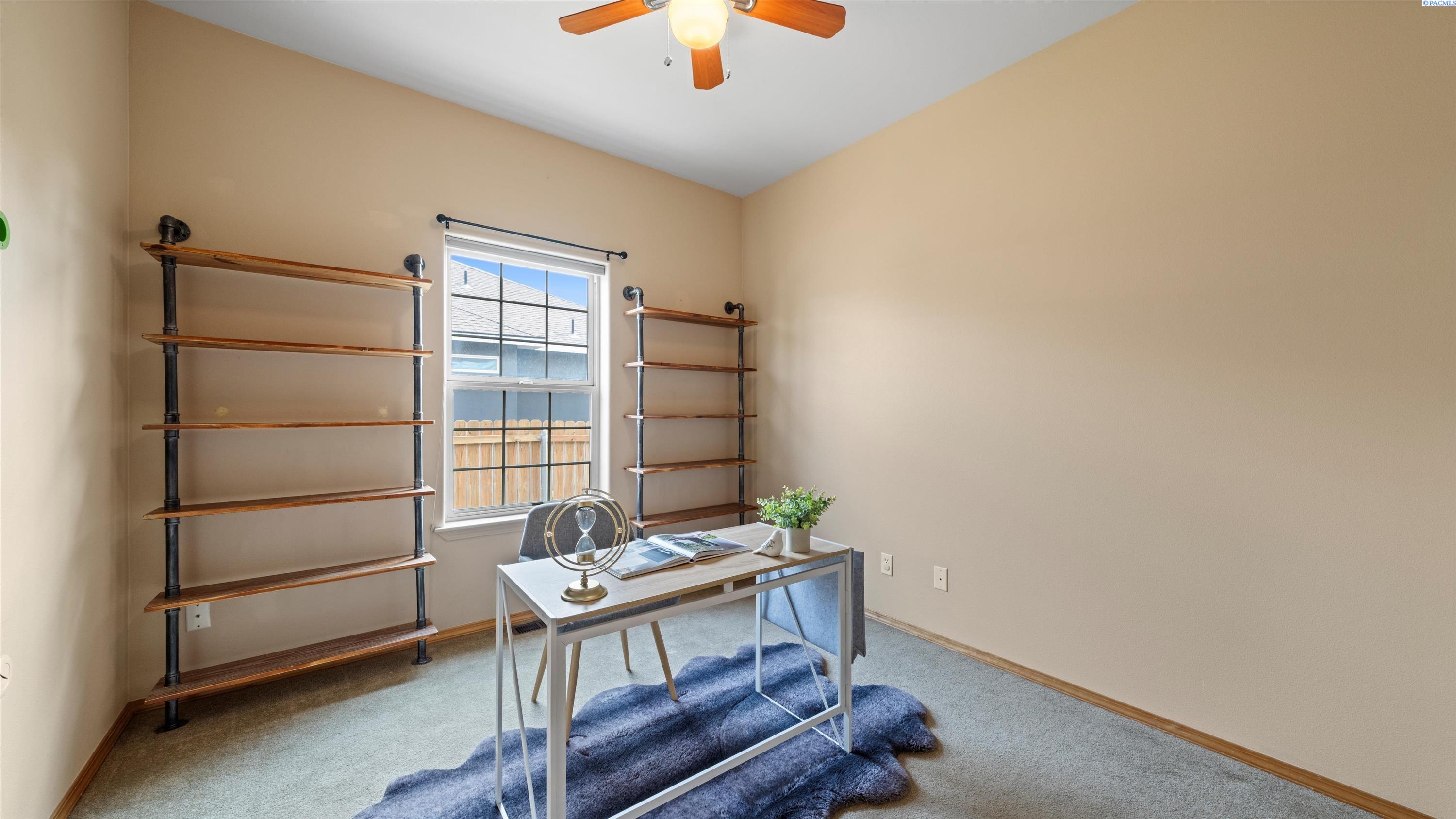 Richland, Washington, 99352, United States, 4 Bedrooms Bedrooms, ,3 BathroomsBathrooms,Residential,For Sale,1940830