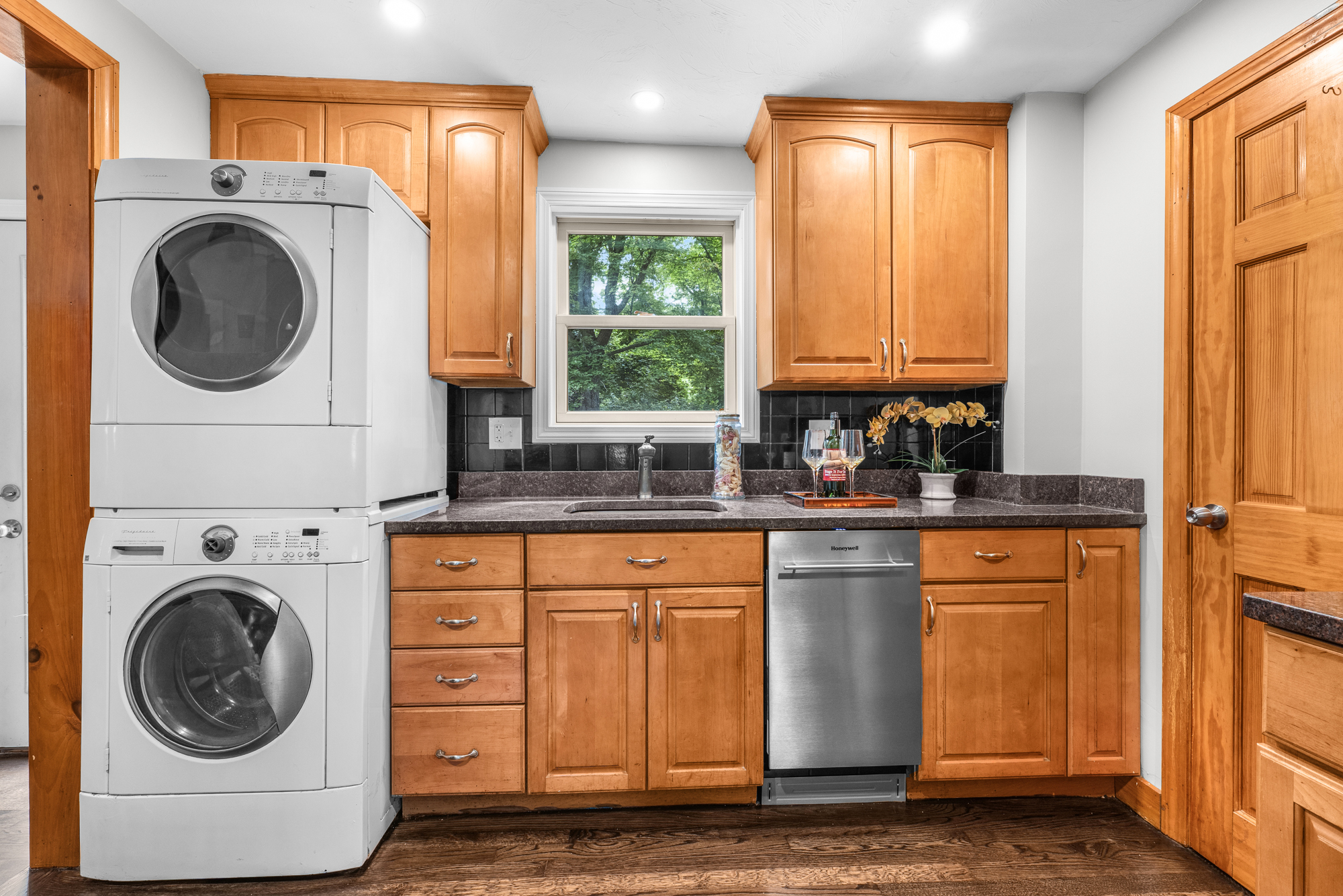  21 Elizabeth Street, Stoughton, MA, 02072 - 物件實景