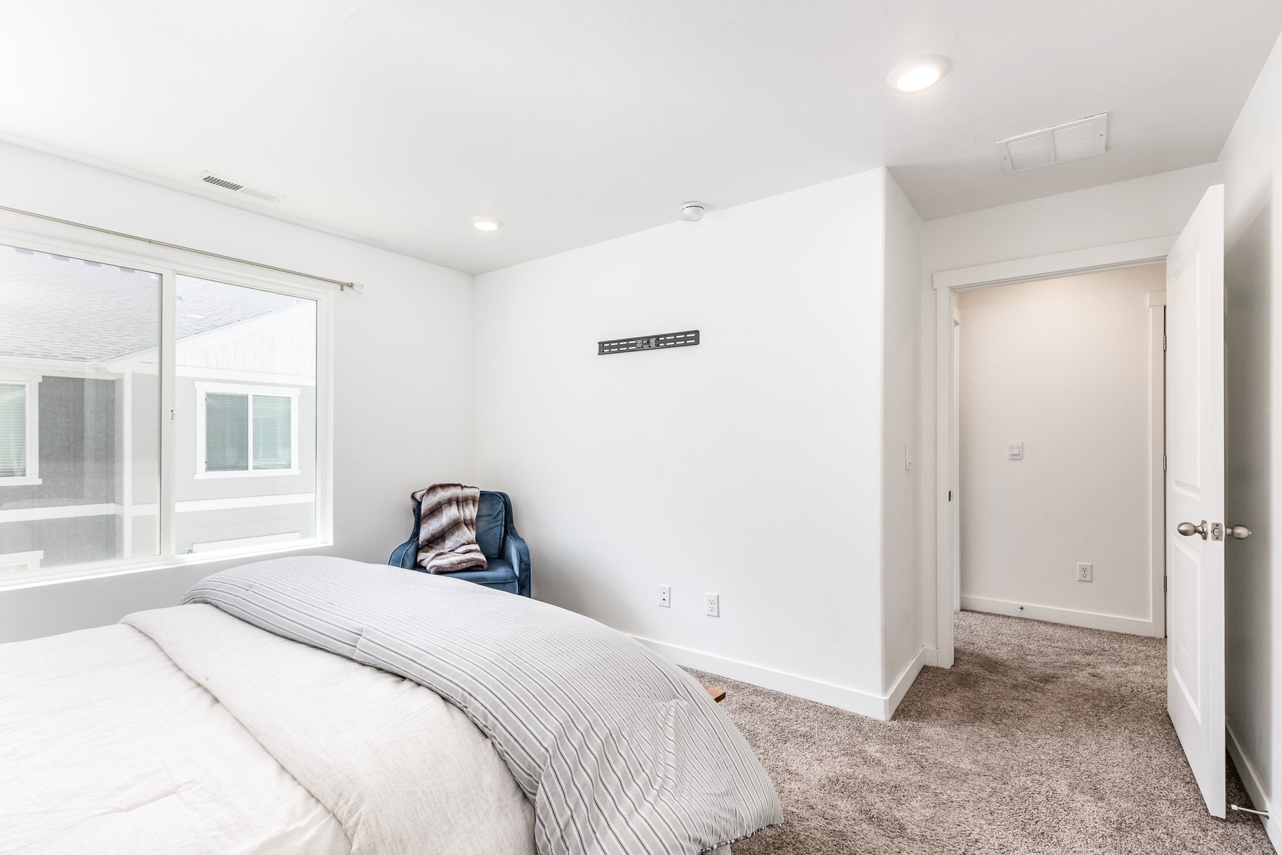  Move-In Ready  Appliances Included  Walk-In Closets in Every Bedroom - 物件實景