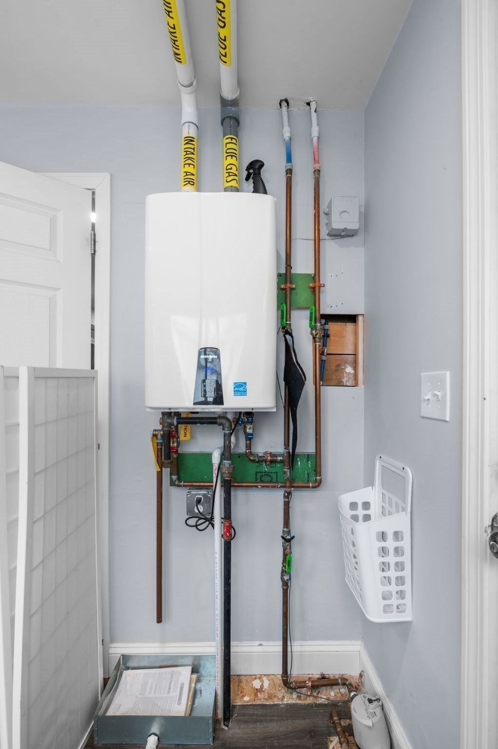 Revere, Massachusetts, 02151, United States, 2 Bedrooms Bedrooms, ,3 BathroomsBathrooms,Residential,For Sale,2008626