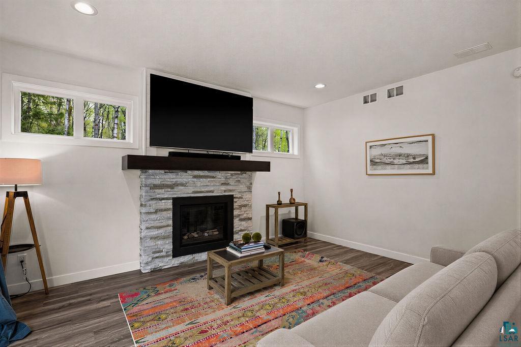 Duluth, Minnesota, 55804, United States, 4 Bedrooms Bedrooms, ,2 BathroomsBathrooms,Residential,For Sale,2048630