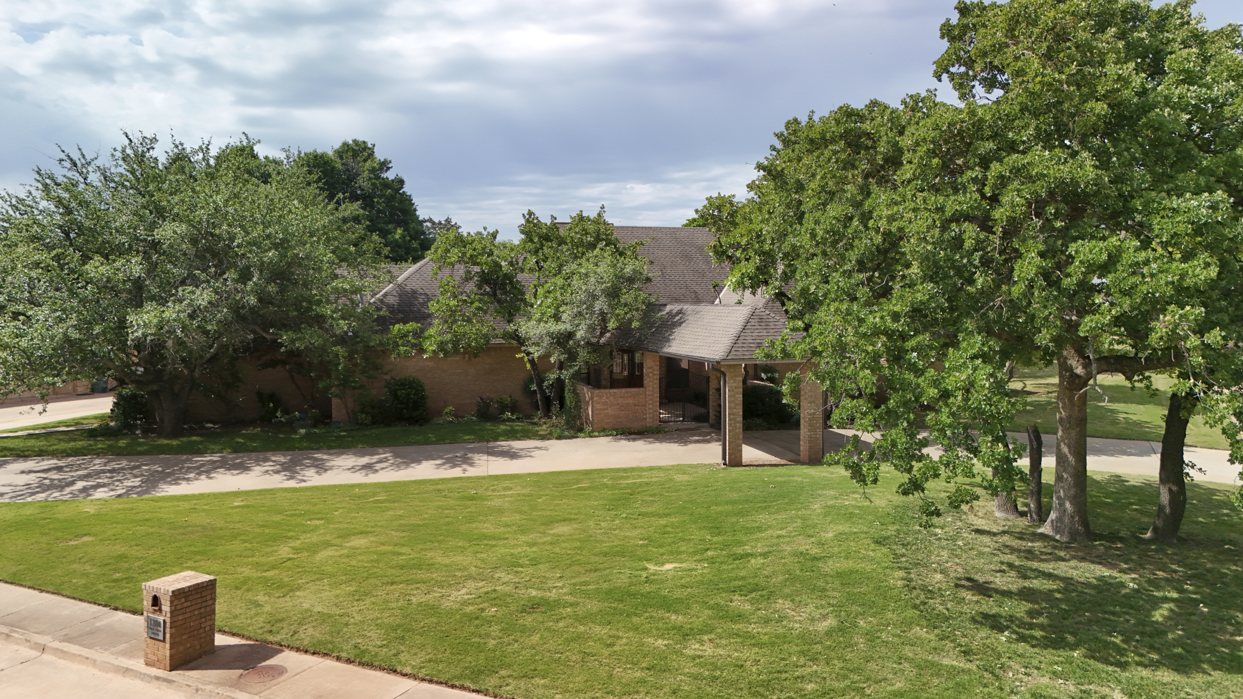  1200 Oak Tree Drive, Edmond, OK 73025 - 物件實景