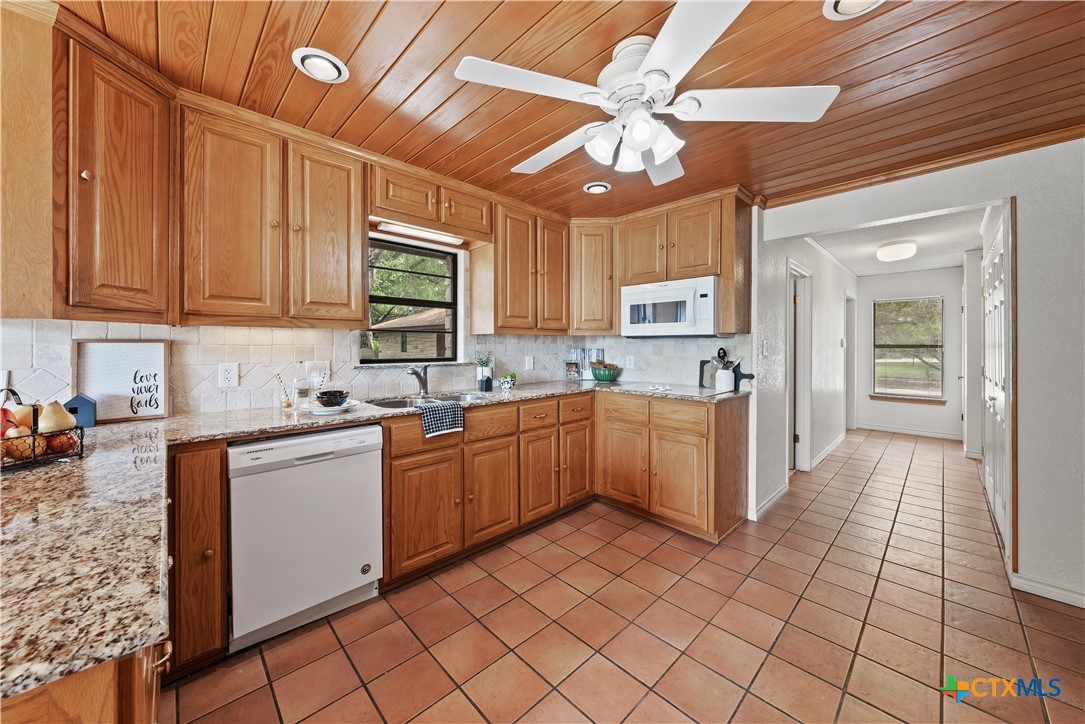 Belton, Texas, 76513, United States, 4 Bedrooms Bedrooms, ,4 BathroomsBathrooms,Residential,For Sale,1989055