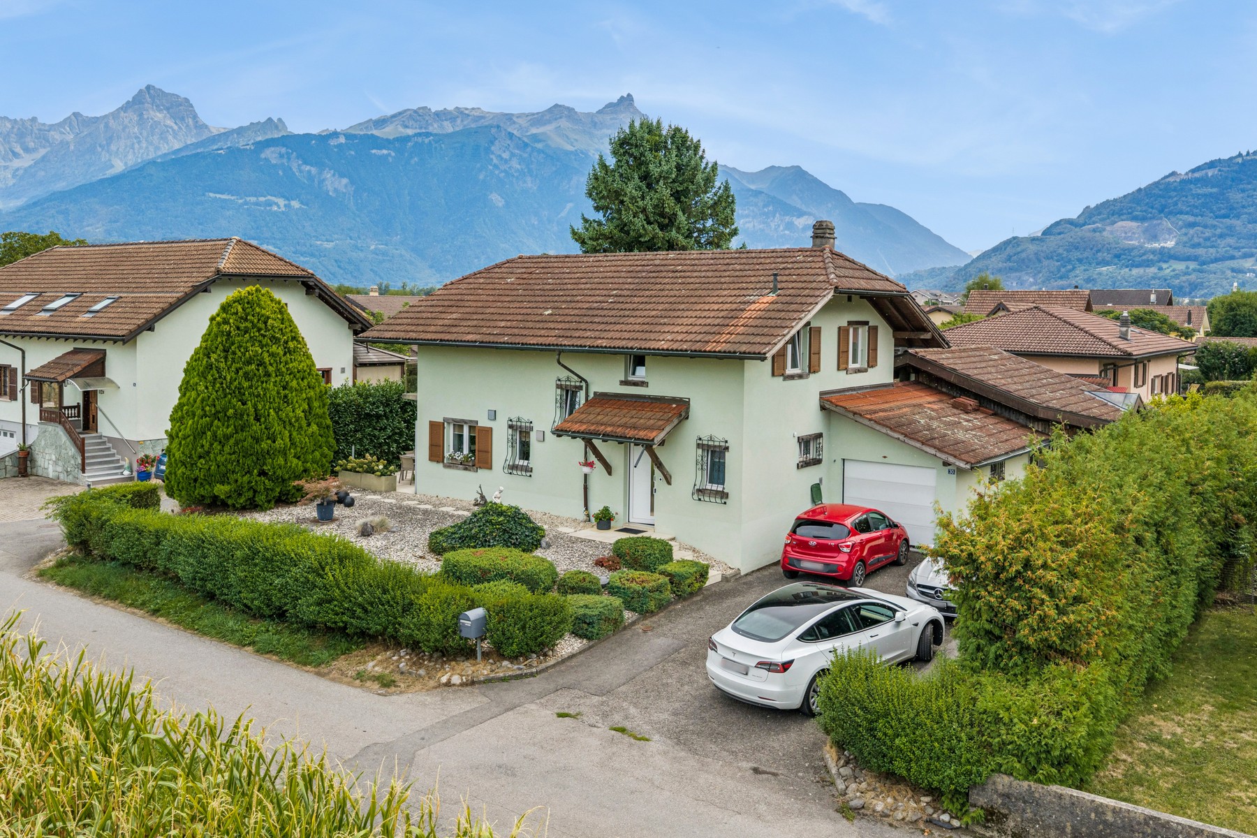  A family home nestled in the heart of a lush, green setting - 物件實景