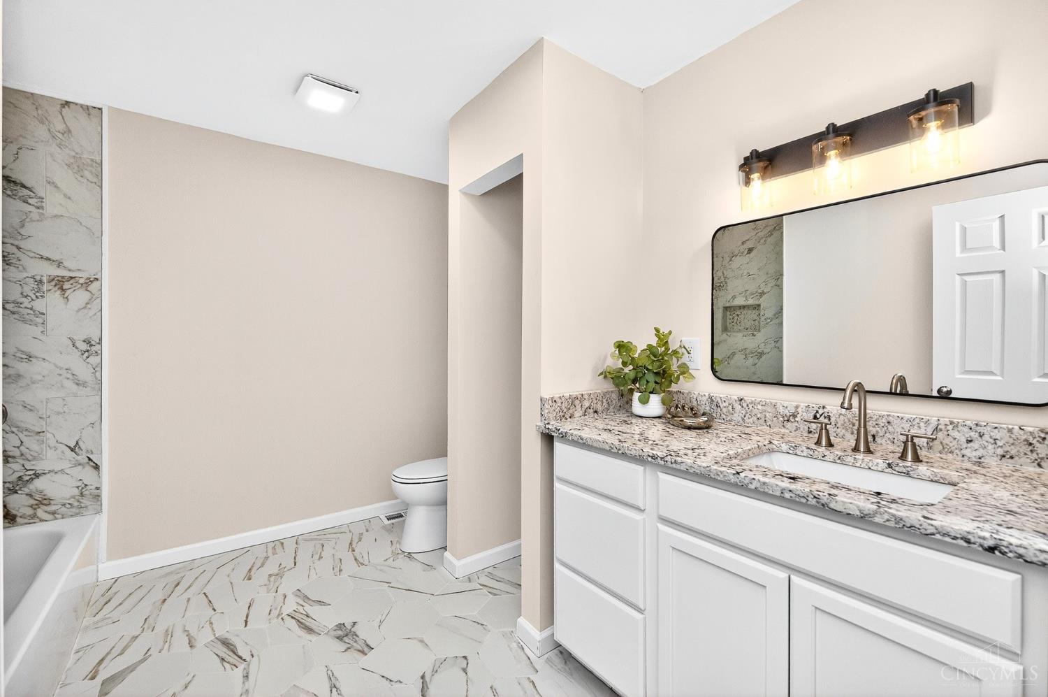 Sycamore Twp, Ohio, 45241, United States, 4 Bedrooms Bedrooms, ,4 BathroomsBathrooms,Residential,For Sale,1982774