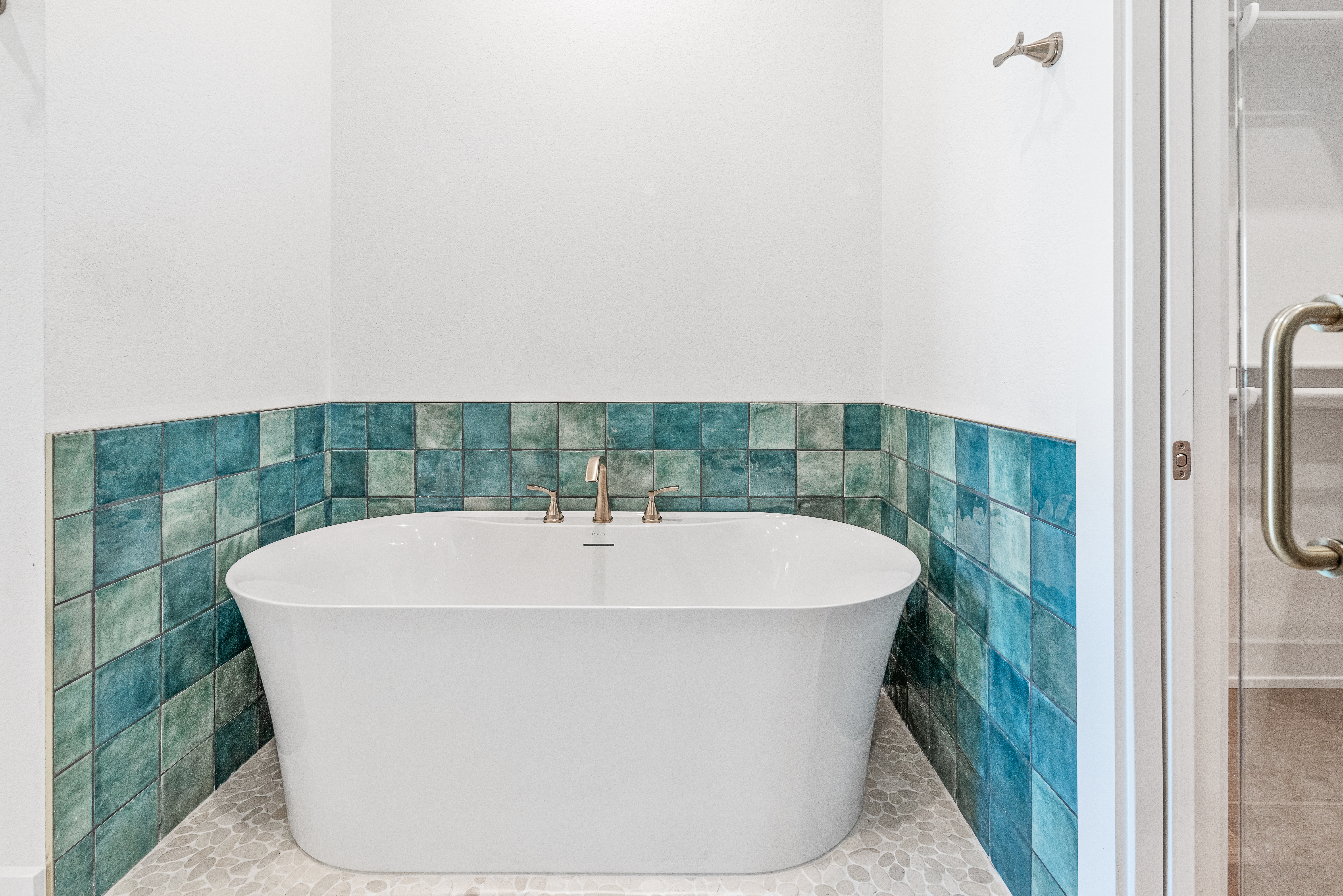  Coastal Luxury with Unmatched Water Views - 物件實景