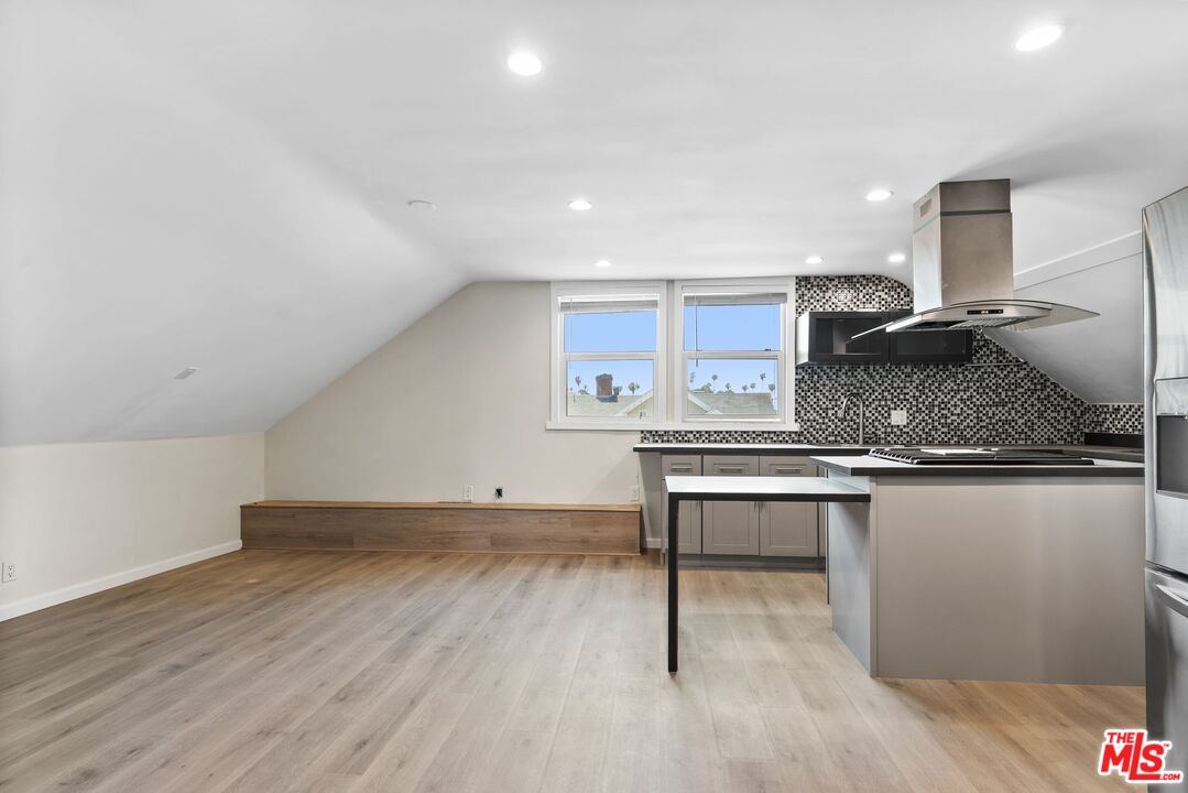 Los Angeles, California, 90006, United States, 7 Bedrooms Bedrooms, ,6 BathroomsBathrooms,Residential,For Sale,1848318