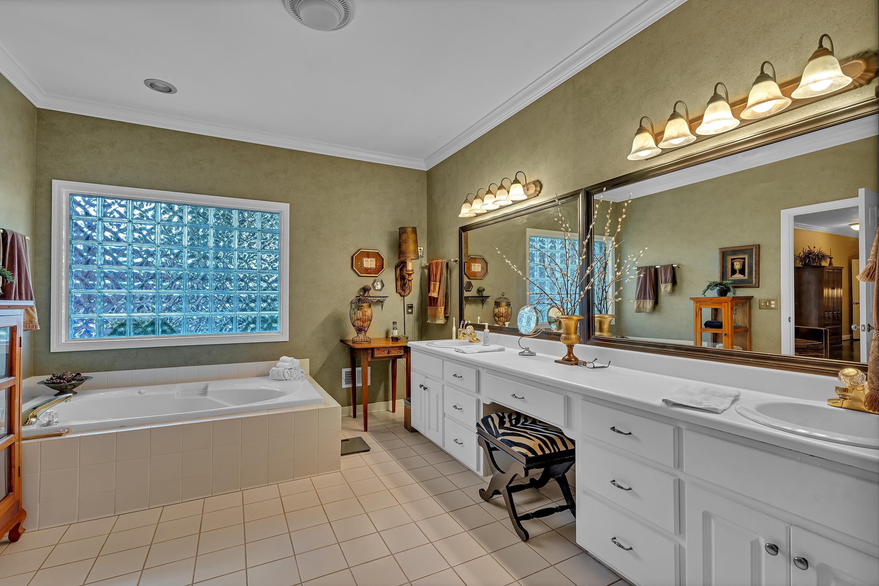 Spartanburg, South Carolina, 29307, United States, 4 Bedrooms Bedrooms, ,3 BathroomsBathrooms,Residential,For Sale,1926017