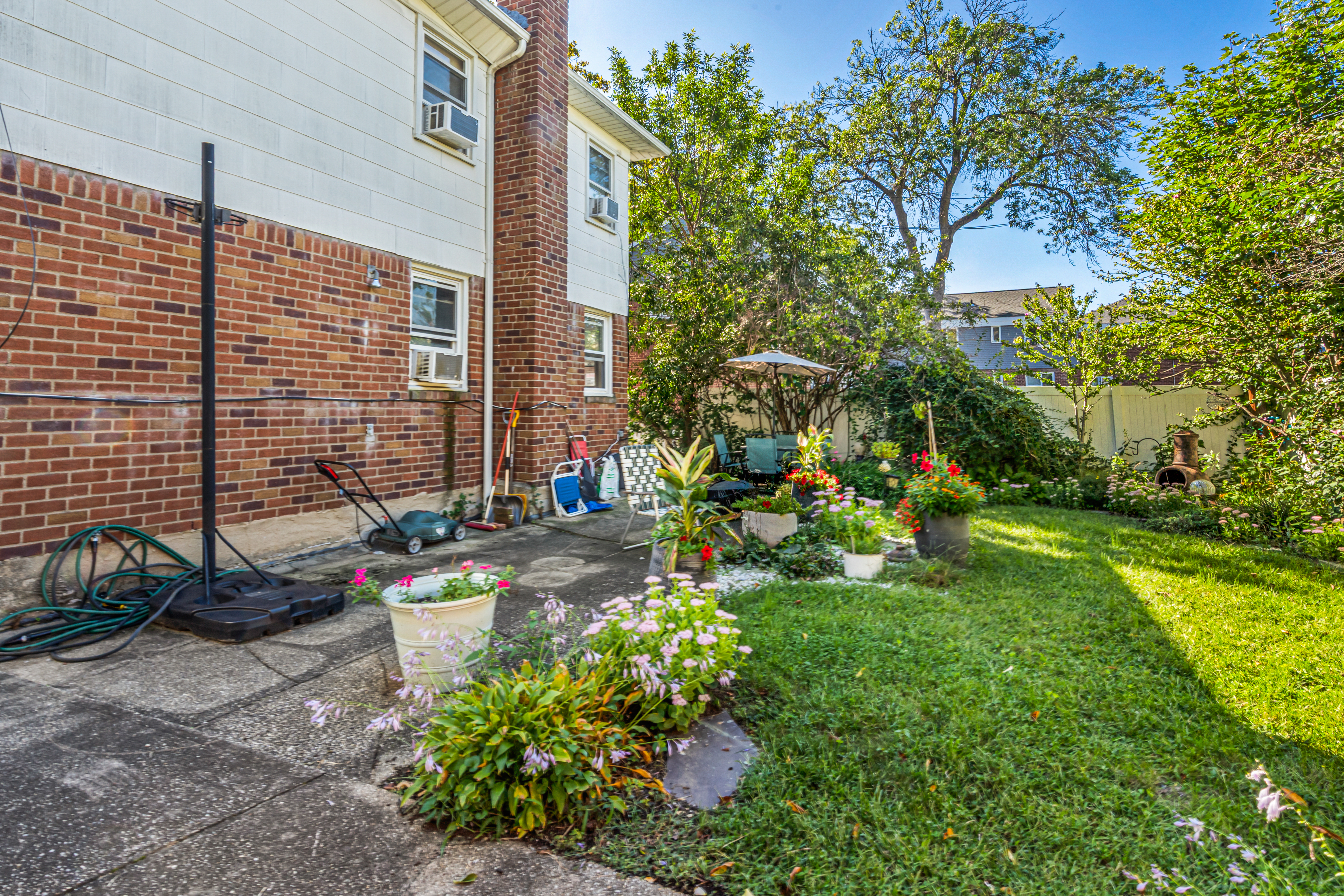  221-51 Braddock Avenue, Queens Village, NY, 11427 - 物件實景