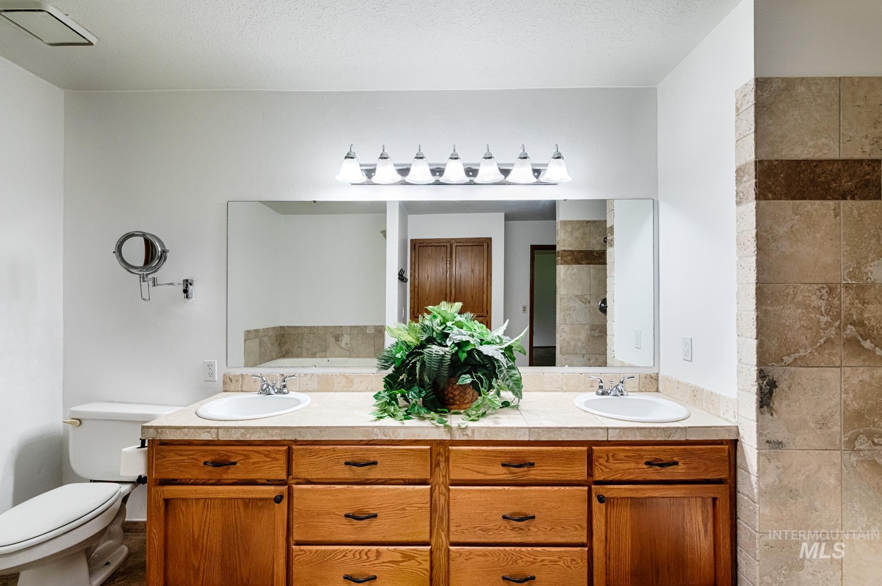 Kuna, Idaho, 83634, United States, 6 Bedrooms Bedrooms, ,4 BathroomsBathrooms,Residential,For Sale,1950984