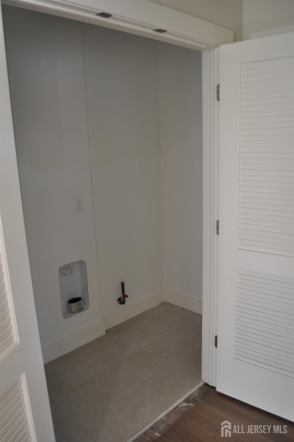 Woodbridge, New Jersey, 07095, United States, 4 Bedrooms Bedrooms, ,4 BathroomsBathrooms,Residential,For Sale,1920305