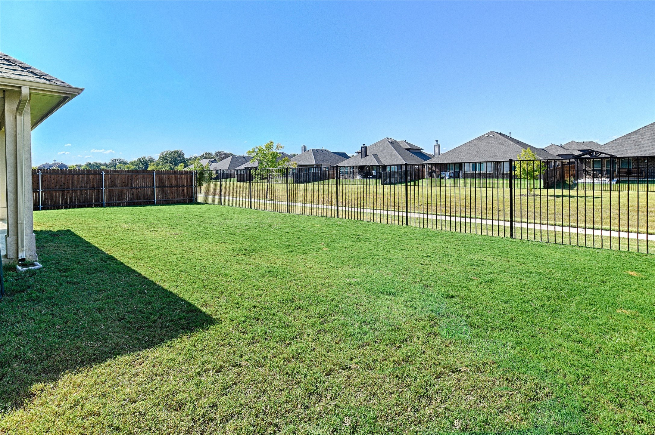 Burleson, Texas, 76028, United States, 4 Bedrooms Bedrooms, ,3 BathroomsBathrooms,Residential,For Sale,1954852