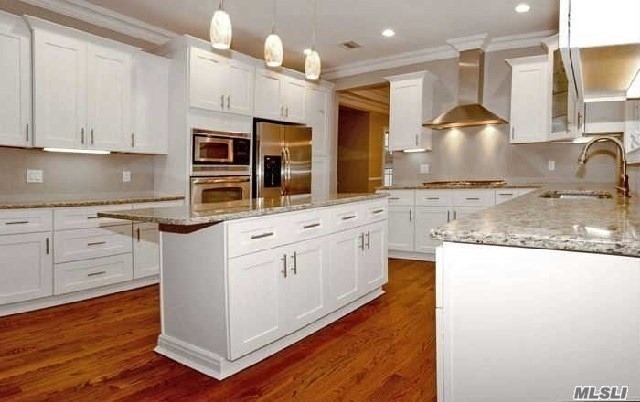 Ronkonkoma, New York, 11779, United States, 4 Bedrooms Bedrooms, ,3 BathroomsBathrooms,Residential,For Sale,1862278