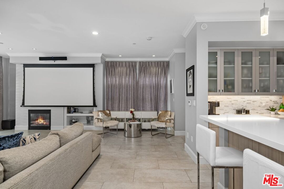 Los Angeles, California, 90094, United States, 3 Bedrooms Bedrooms, ,4 BathroomsBathrooms,Residential,For Sale,1947041