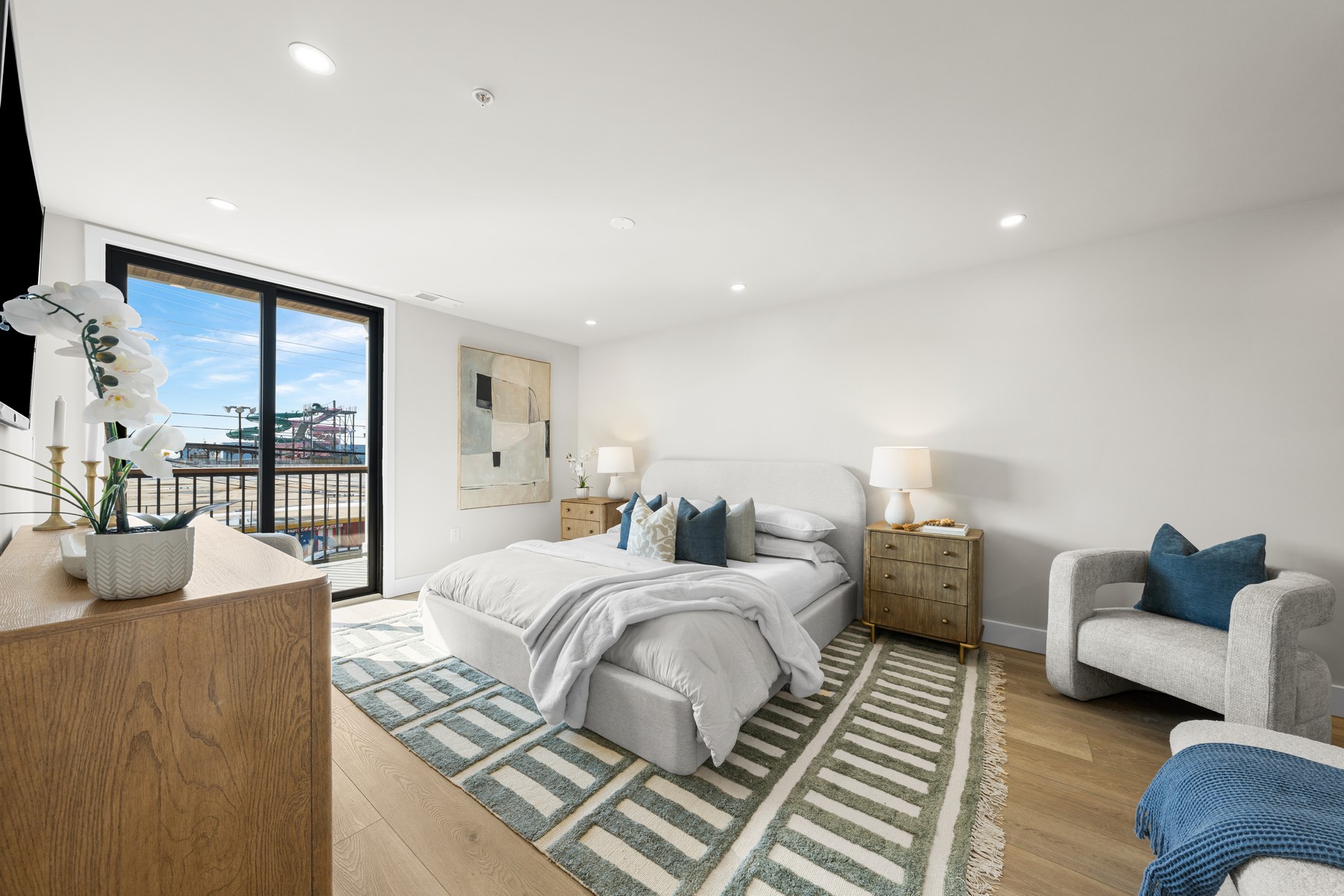  323 E Oak Avenue #202 - 物件實景