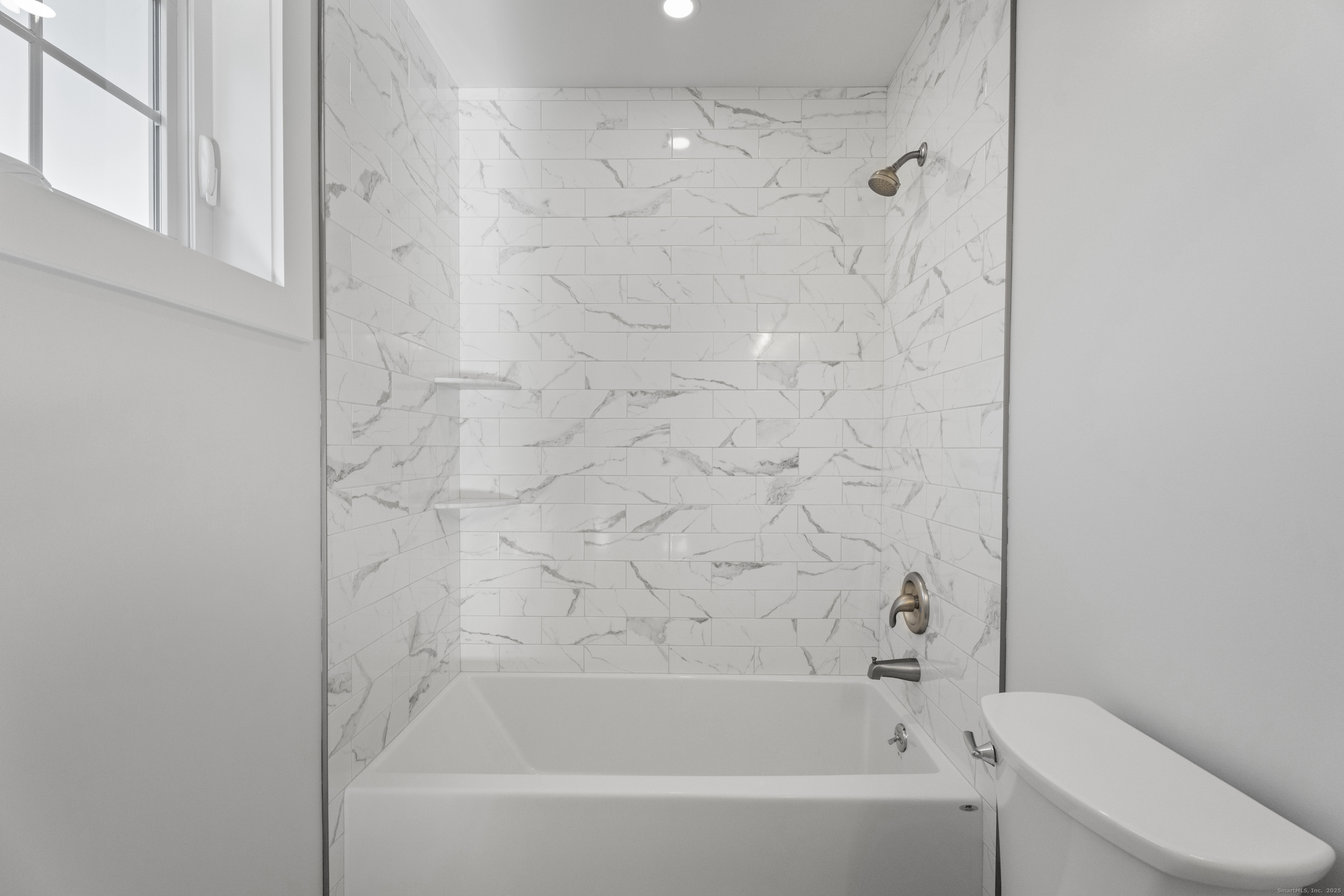 Waterford, Connecticut, 06385, United States, 2 Bedrooms Bedrooms, ,3 BathroomsBathrooms,Residential,For Sale,1995569