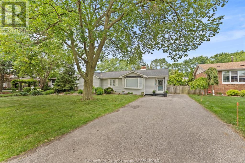 WINDSOR, Ontario, N8P 1C1, CA, 3 Bedrooms Bedrooms, ,2 BathroomsBathrooms,Residential,For Sale,1882295