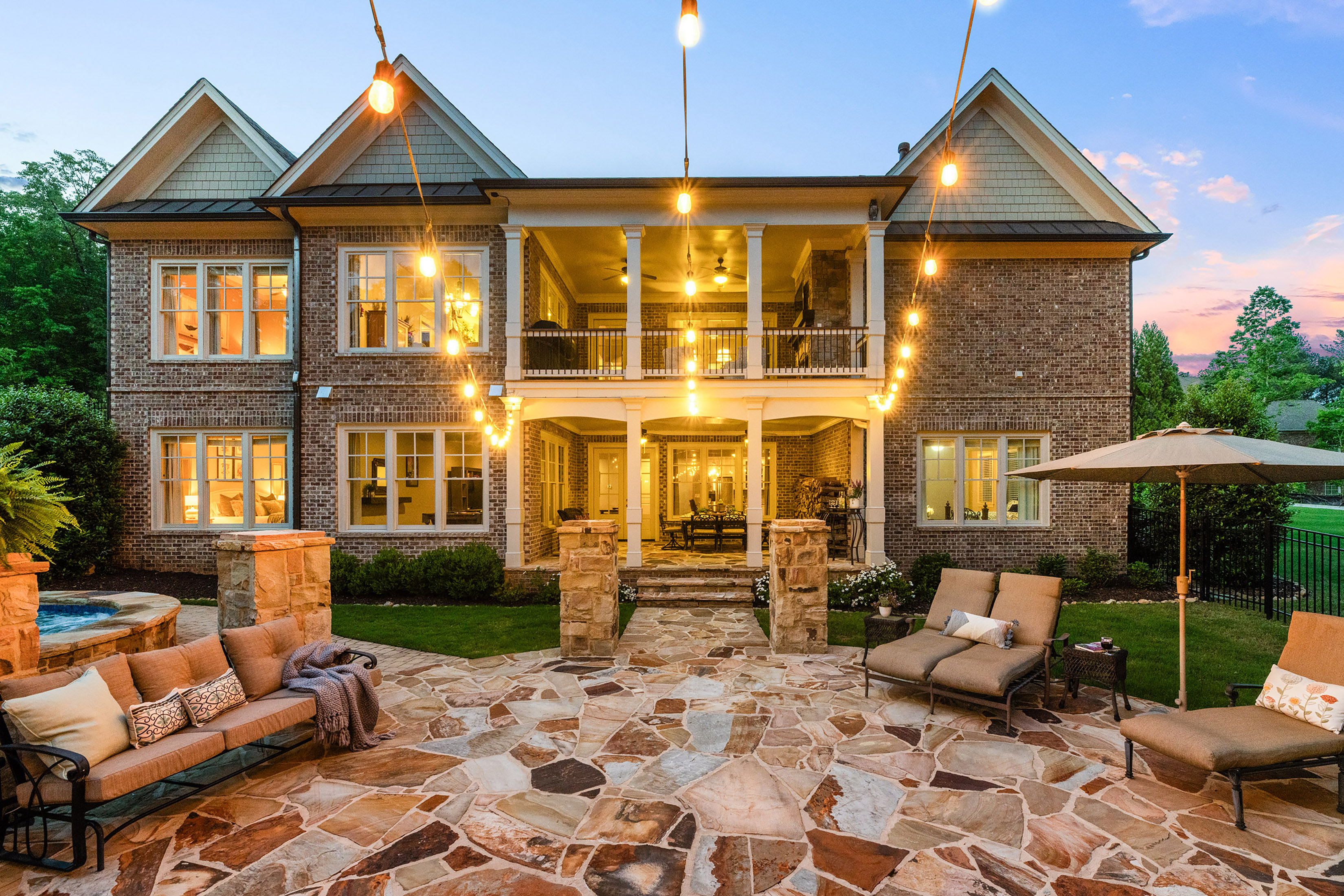  Experience Refined Estate Living in this Exceptional All-Brick and Stone Ranch - 物件實景