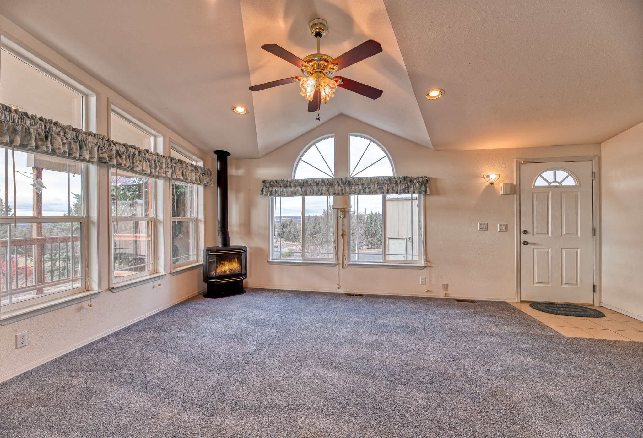 5459 SE Pawnee Lp., Prineville, Oregon, 97754, United States, 3 Bedrooms Bedrooms, ,2 BathroomsBathrooms,Residential,For Sale,5459 SE Pawnee Lp.,1658566