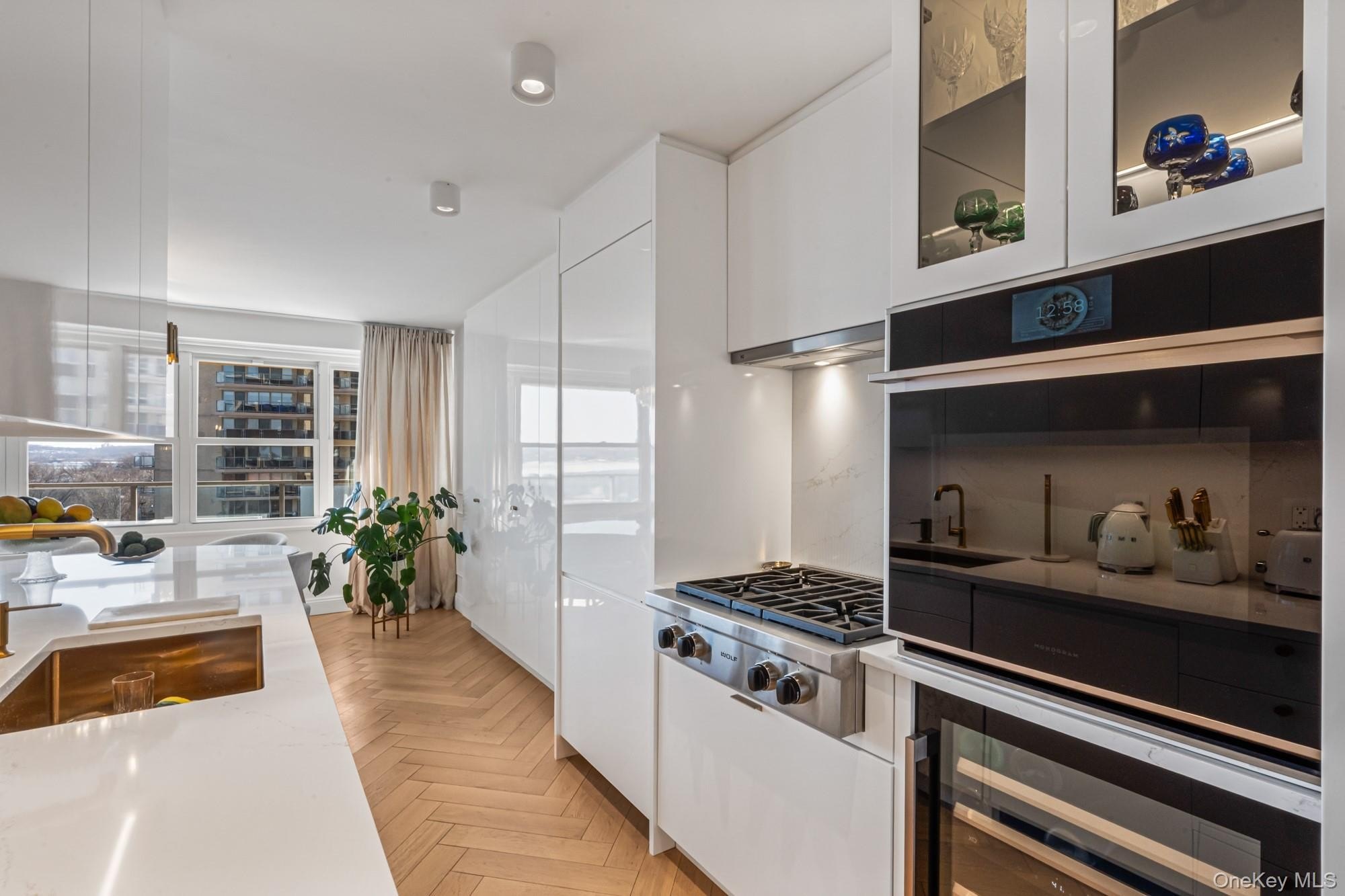 Bayside, New York, 11360, United States, 3 Bedrooms Bedrooms, ,2 BathroomsBathrooms,Residential,For Sale,2048394