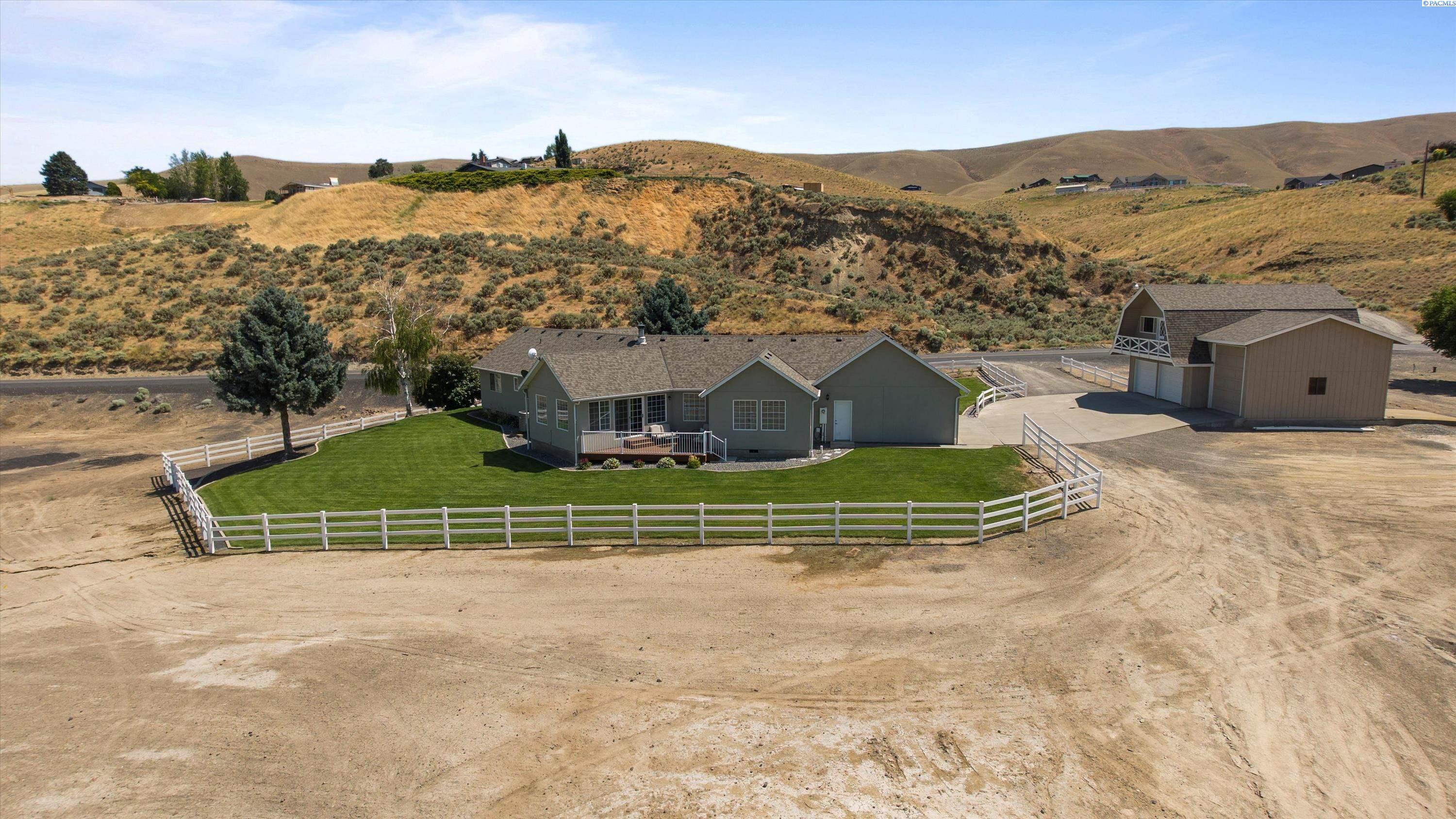 Prosser, Washington, 99350, United States, 3 Bedrooms Bedrooms, ,3 BathroomsBathrooms,Residential,For Sale,1867442