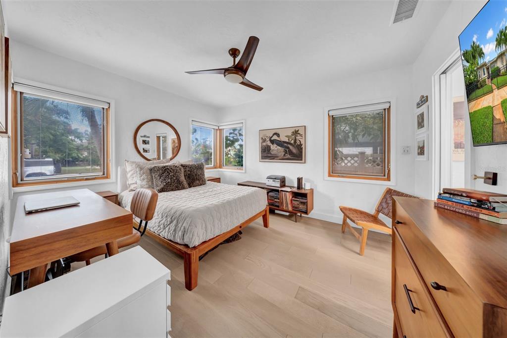 St Petersburg, Florida, 33704, United States, 2 Bedrooms Bedrooms, ,2 BathroomsBathrooms,Residential,For Sale,1897453