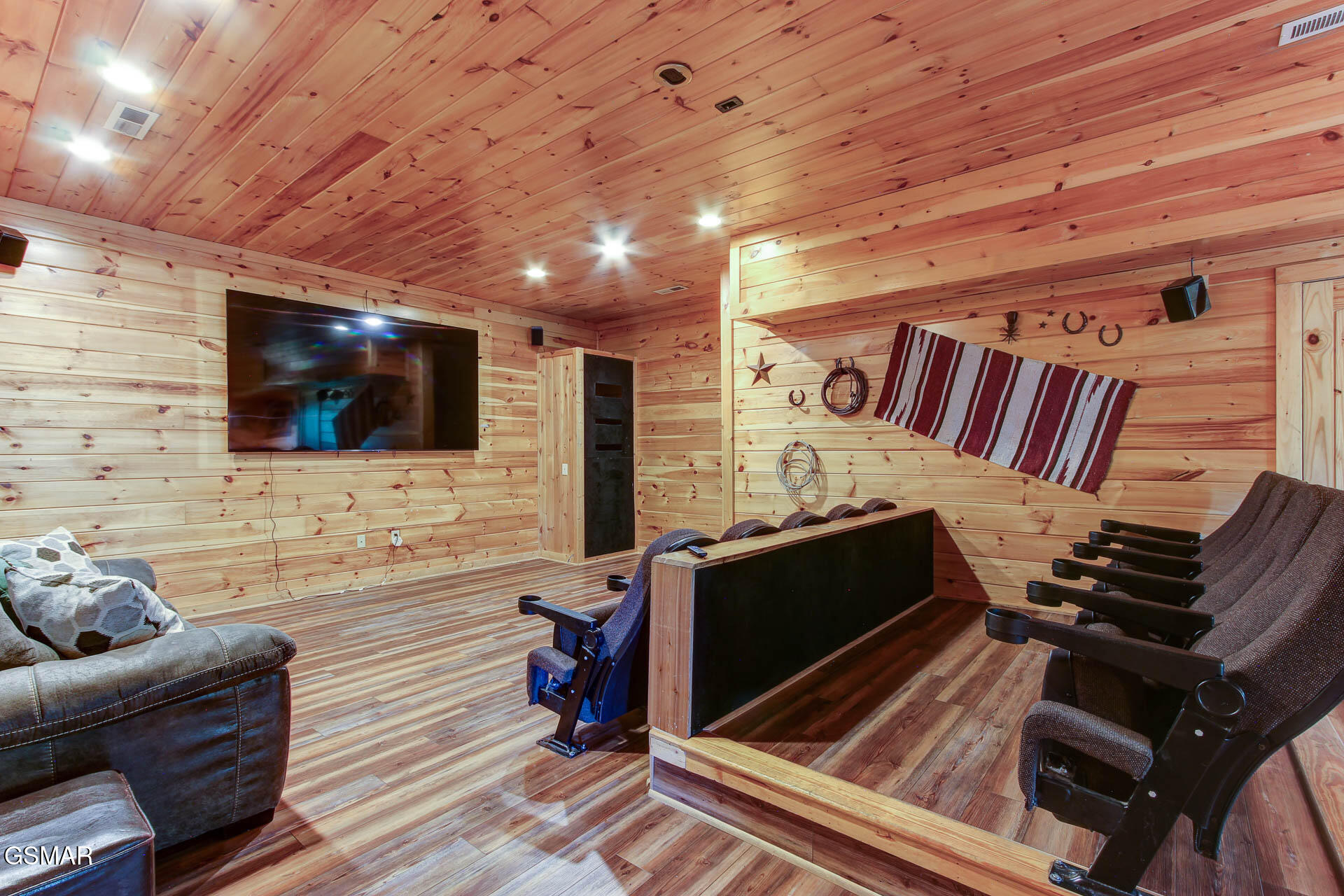 Sevierville, Tennessee, 37876, United States, 3 Bedrooms Bedrooms, ,5 BathroomsBathrooms,Residential,For Sale,1976203