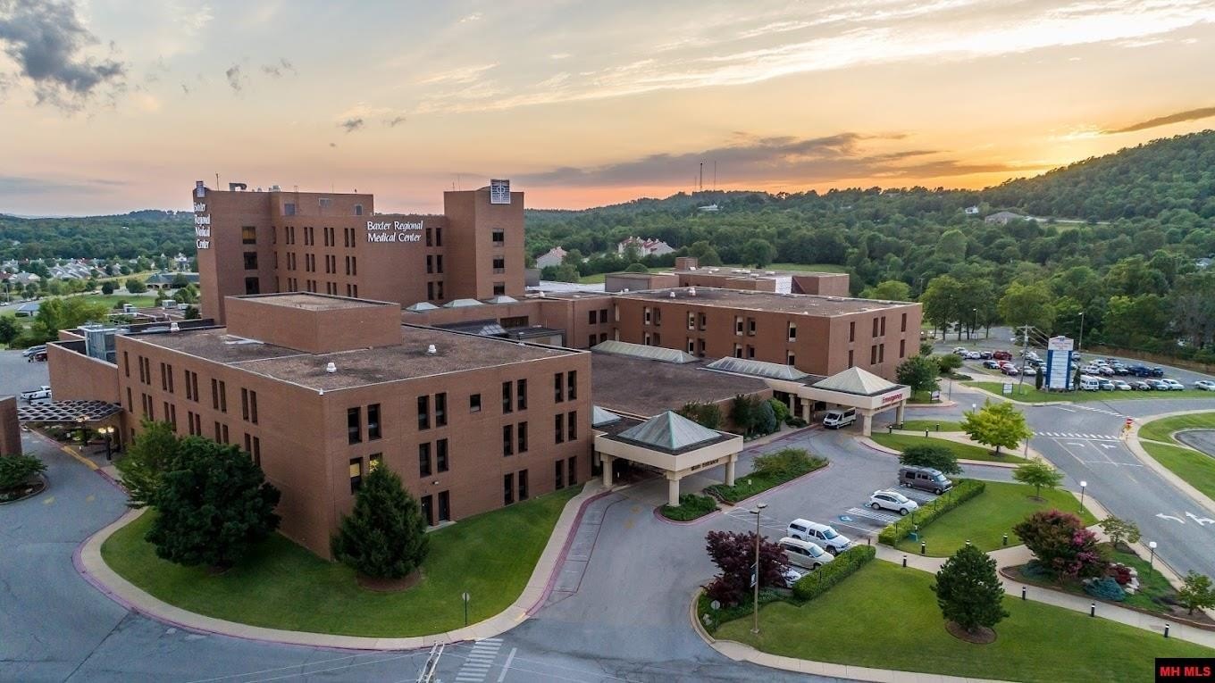 Mountain Home, Arkansas, 72653, United States, 4 Bedrooms Bedrooms, ,5 BathroomsBathrooms,Residential,For Sale,1981288