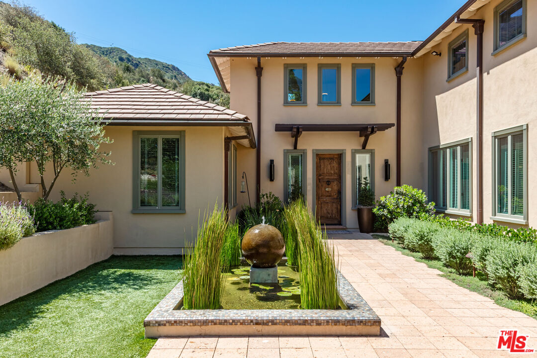 Calabasas, California, 91302, United States, 5 Bedrooms Bedrooms, ,4 BathroomsBathrooms,Residential,For Sale,1926275