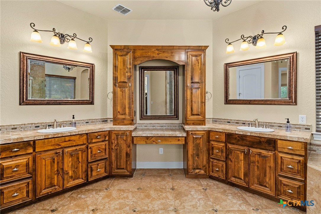 San Antonio, Texas, 78266, United States, 3 Bedrooms Bedrooms, ,3 BathroomsBathrooms,Residential,For Sale,1918081