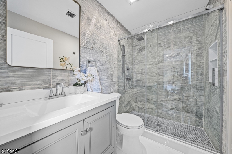 Maplewood Twp., New Jersey, 07040, United States, 4 Bedrooms Bedrooms, ,4 BathroomsBathrooms,Residential,For Sale,1950827