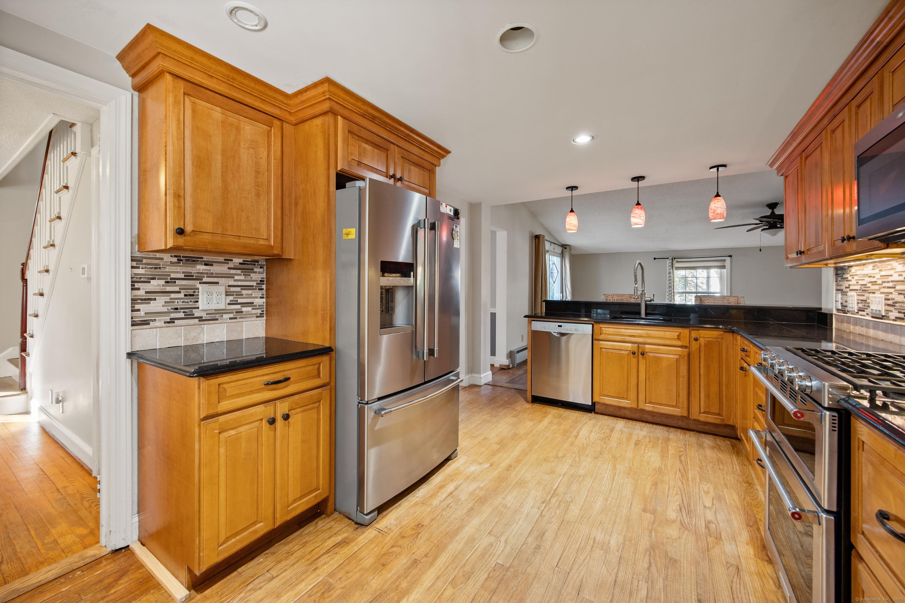 West Hartford, Connecticut, 06117, United States, 3 Bedrooms Bedrooms, ,3 BathroomsBathrooms,Residential,For Sale,1980487