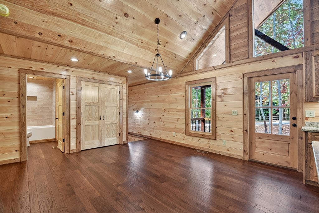 Mineral Bluff, Georgia, 30559, United States, 4 Bedrooms Bedrooms, ,3 BathroomsBathrooms,Residential,For Sale,1953348