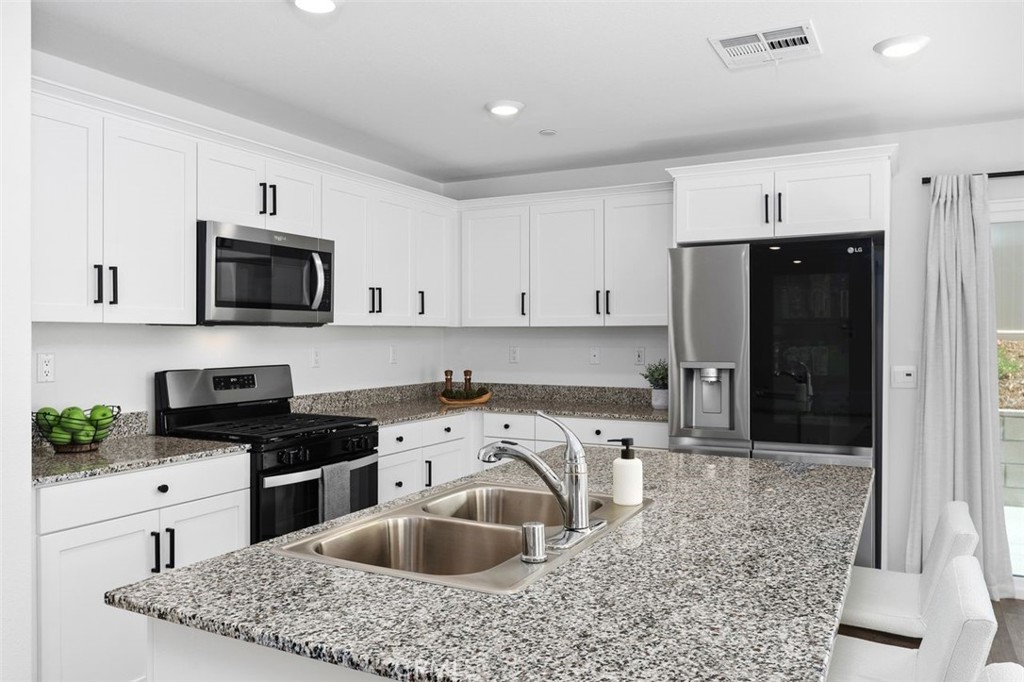 Winchester, California, 92596, United States, 5 Bedrooms Bedrooms, ,3 BathroomsBathrooms,Residential,For Sale,1986511