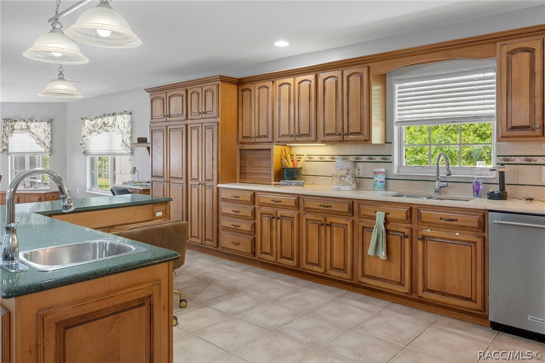 Dunnellon, Florida, 34431, United States, 4 Bedrooms Bedrooms, ,2 BathroomsBathrooms,Residential,For Sale,1920438