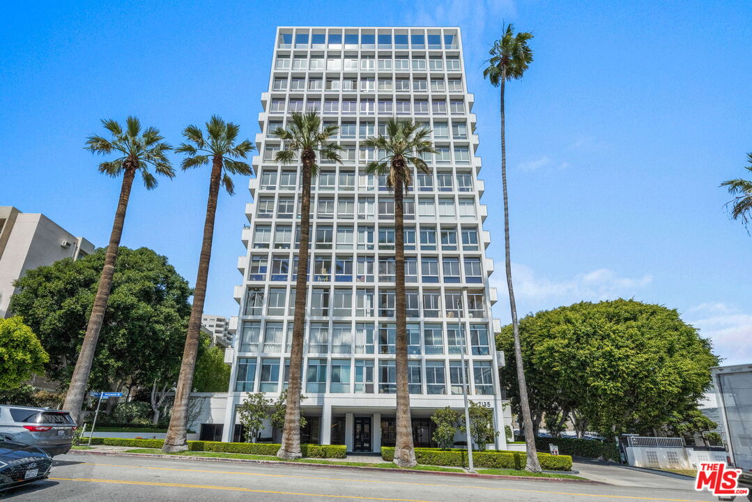 Los Angeles, California, 90046, United States, 2 Bedrooms Bedrooms, ,2 BathroomsBathrooms,Residential,For Sale,1940758