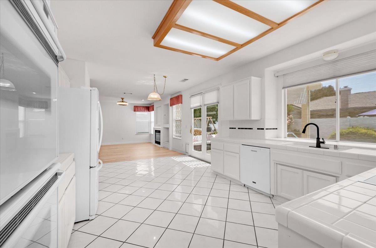 Clovis, California, 93611, United States, 5 Bedrooms Bedrooms, ,3 BathroomsBathrooms,Residential,For Sale,1924098