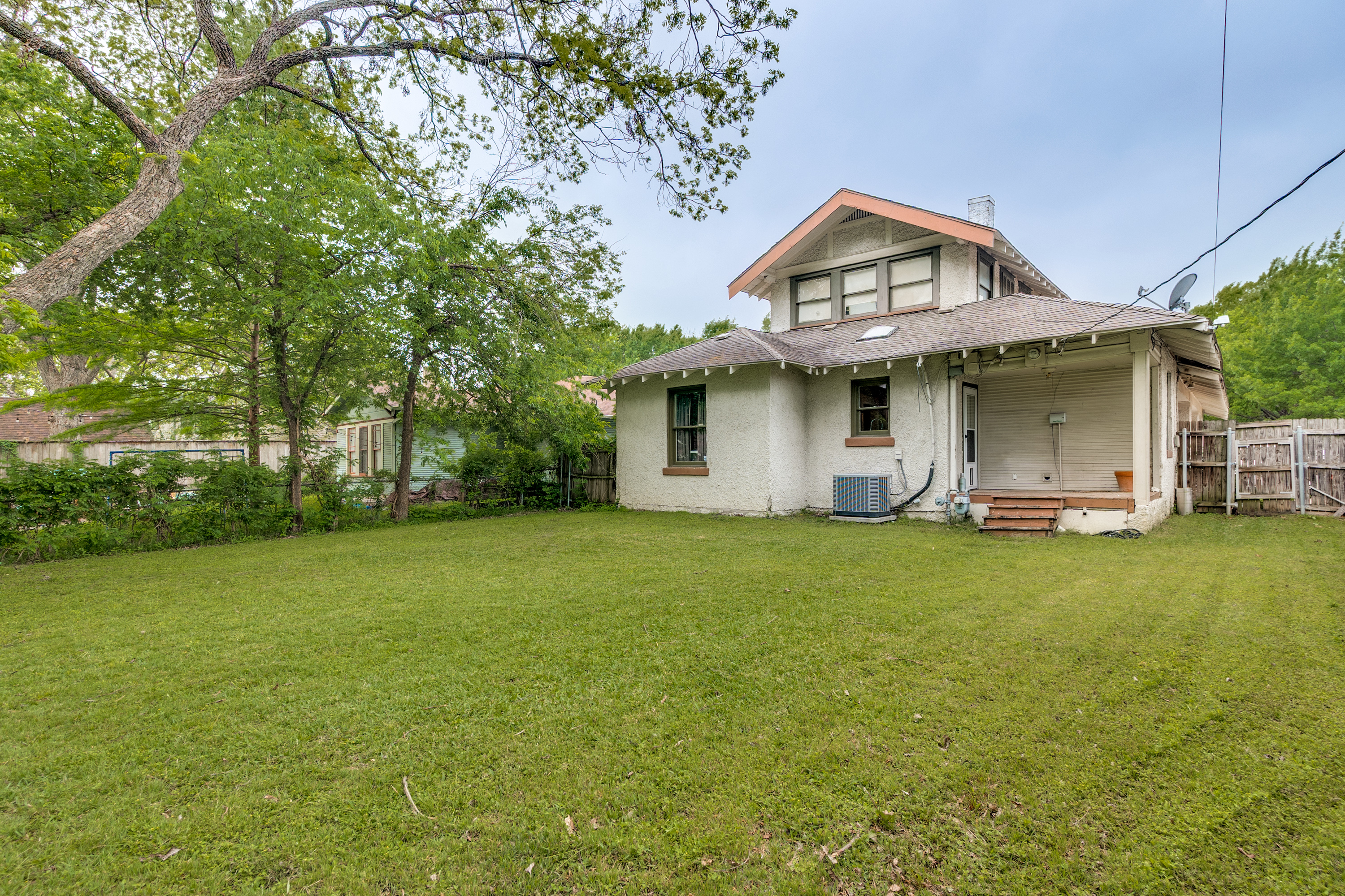  Value Opportunity in Winnetka Heights - 物件實景